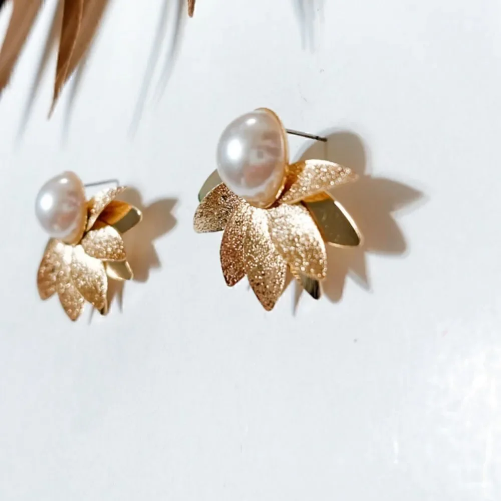 Anthropologie flower pearl